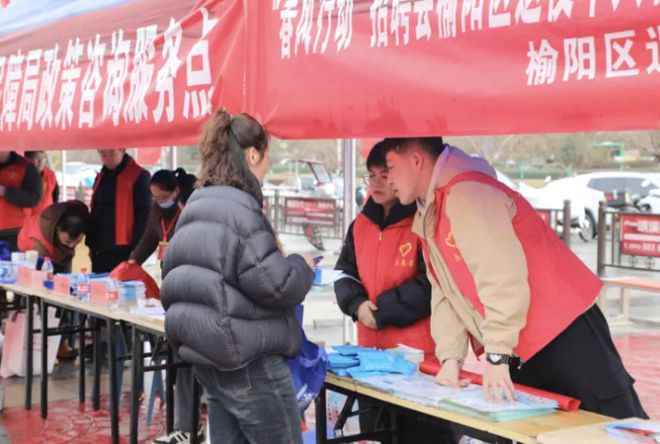 鼎鑫娱乐系统维护公告-春天里的“双向奔赴”——榆林扎实开展送岗促就业服务(图4)