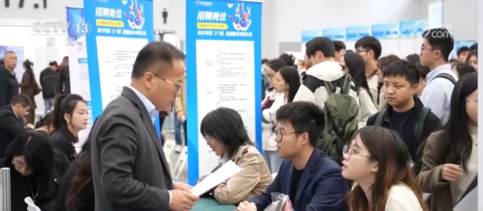 人才需求旺、“大礼包”诚意足……多地春招现场上演花式“抢战”(图1)