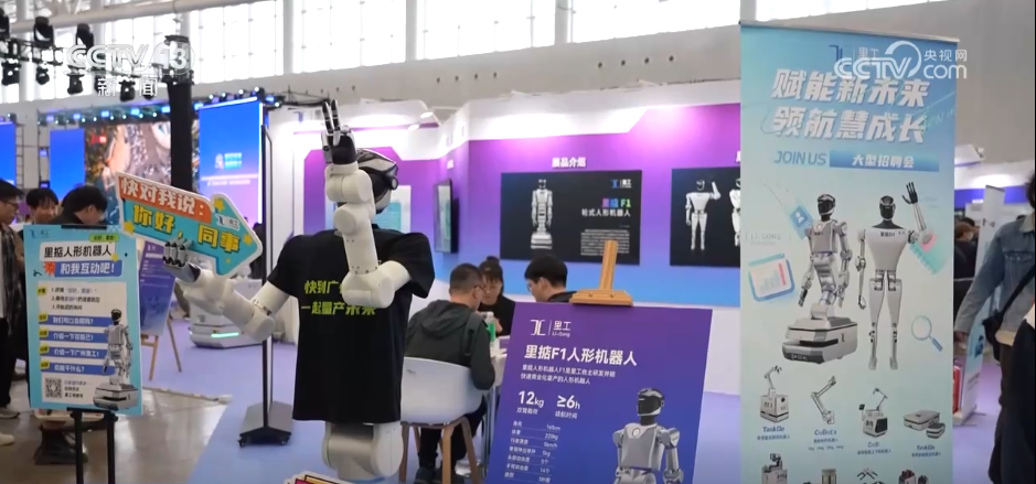 人才需求旺、“大礼包”诚意足……多地春招现场上演花式“抢战”(图2)